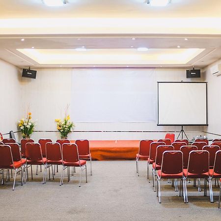 Reddoorz Plus Near Mall Panakukang Макасар Экстерьер фото