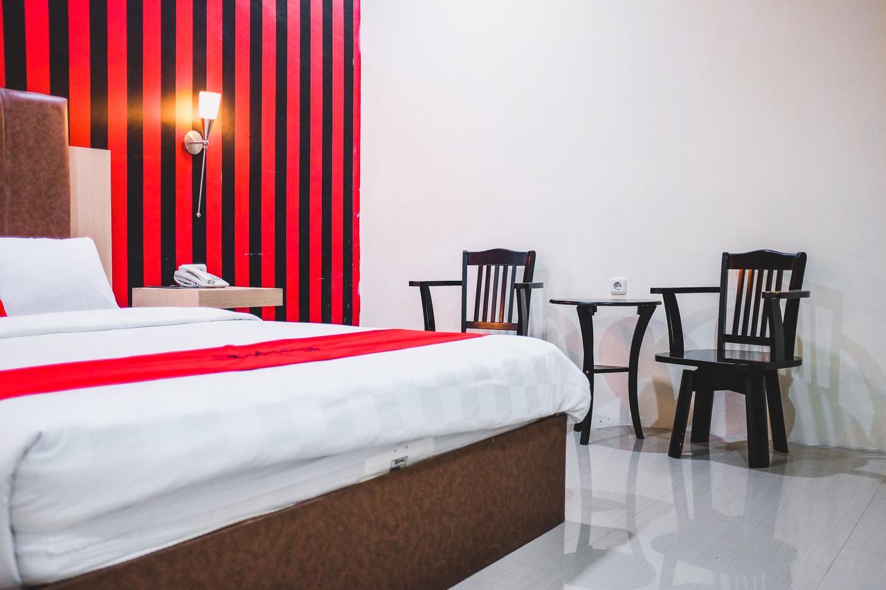 Reddoorz Plus Near Mall Panakukang Макасар Экстерьер фото