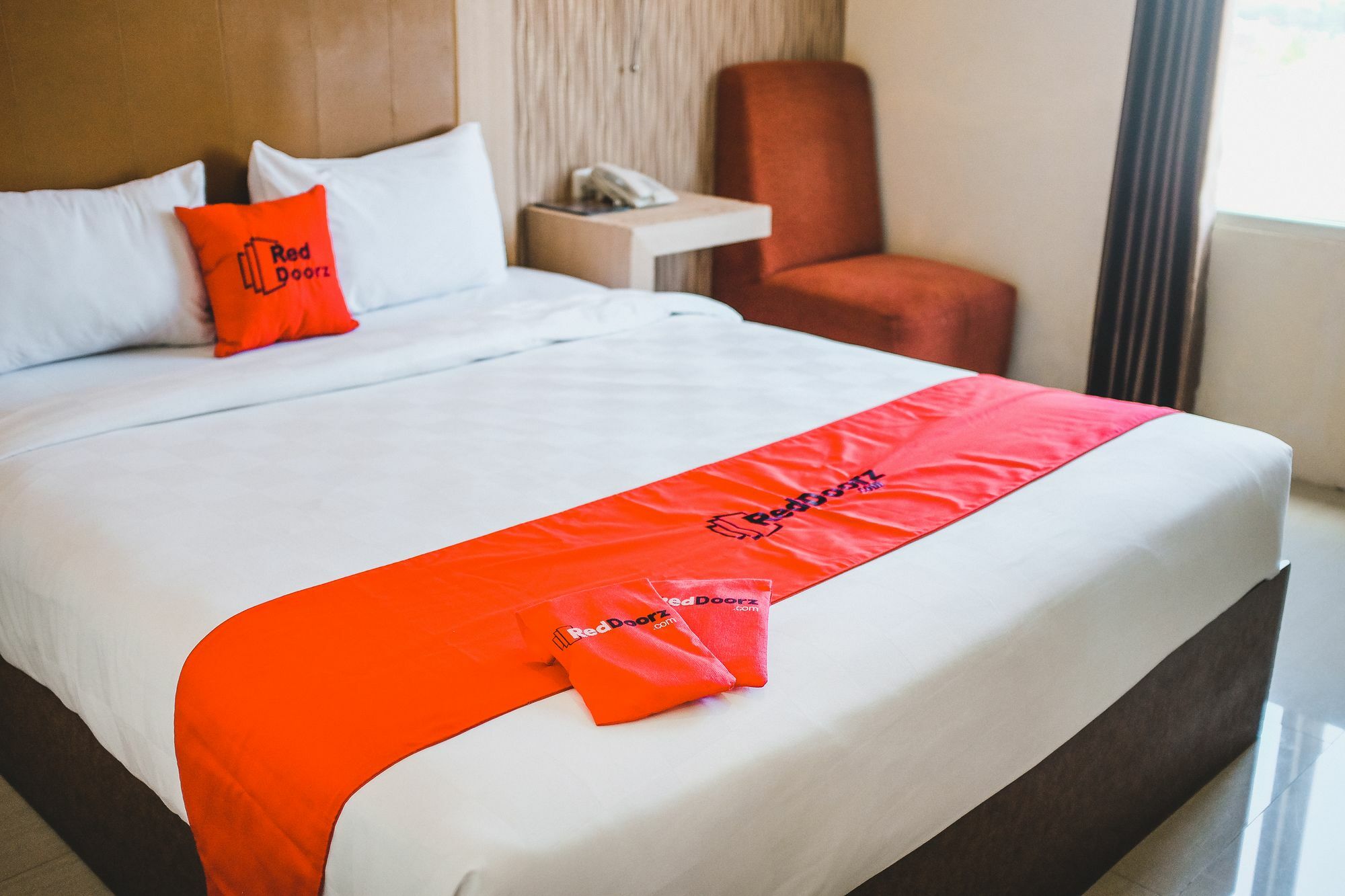 Reddoorz Plus Near Mall Panakukang Макасар Экстерьер фото